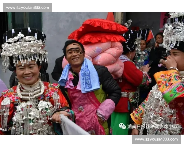 黑脸下的泪光：新娘眼里的疼与暖